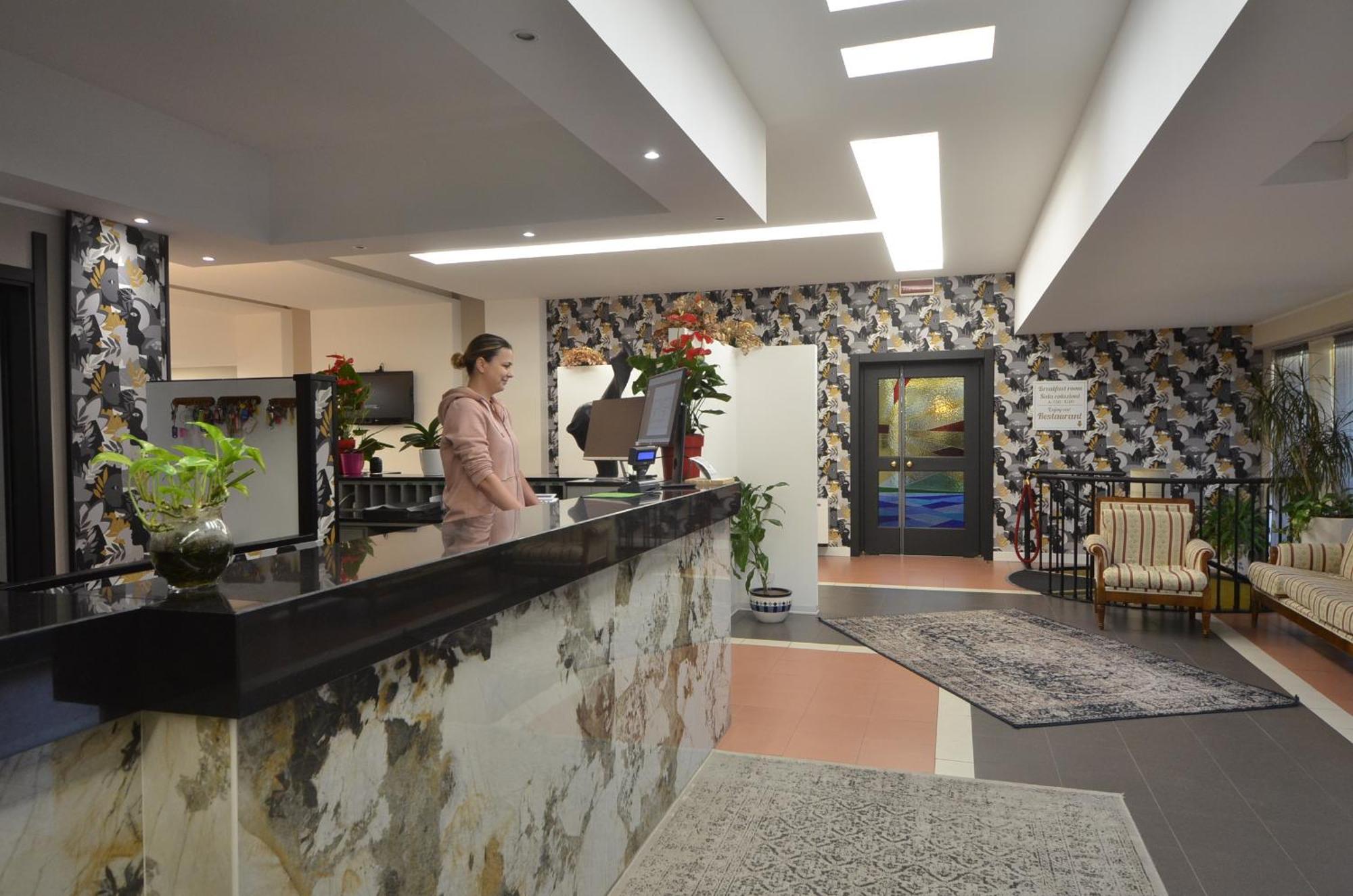 Green Hotel Motel Верджате Екстер'єр фото